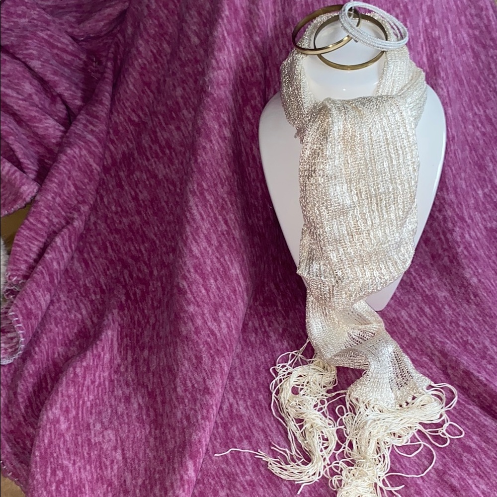 Vintage Elegant Silver Scarf with Bangles